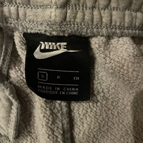 Nike Men’s  Heather Gray Sweatpants size Small used - Picture 2 of 3